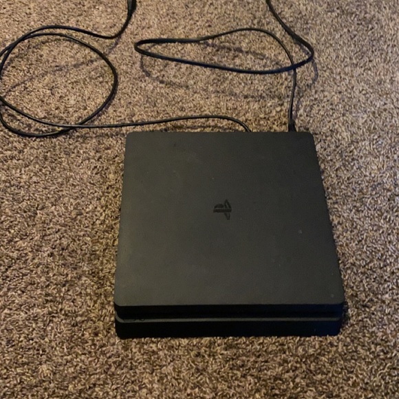 PlayStation 4 - Picture 5 of 6